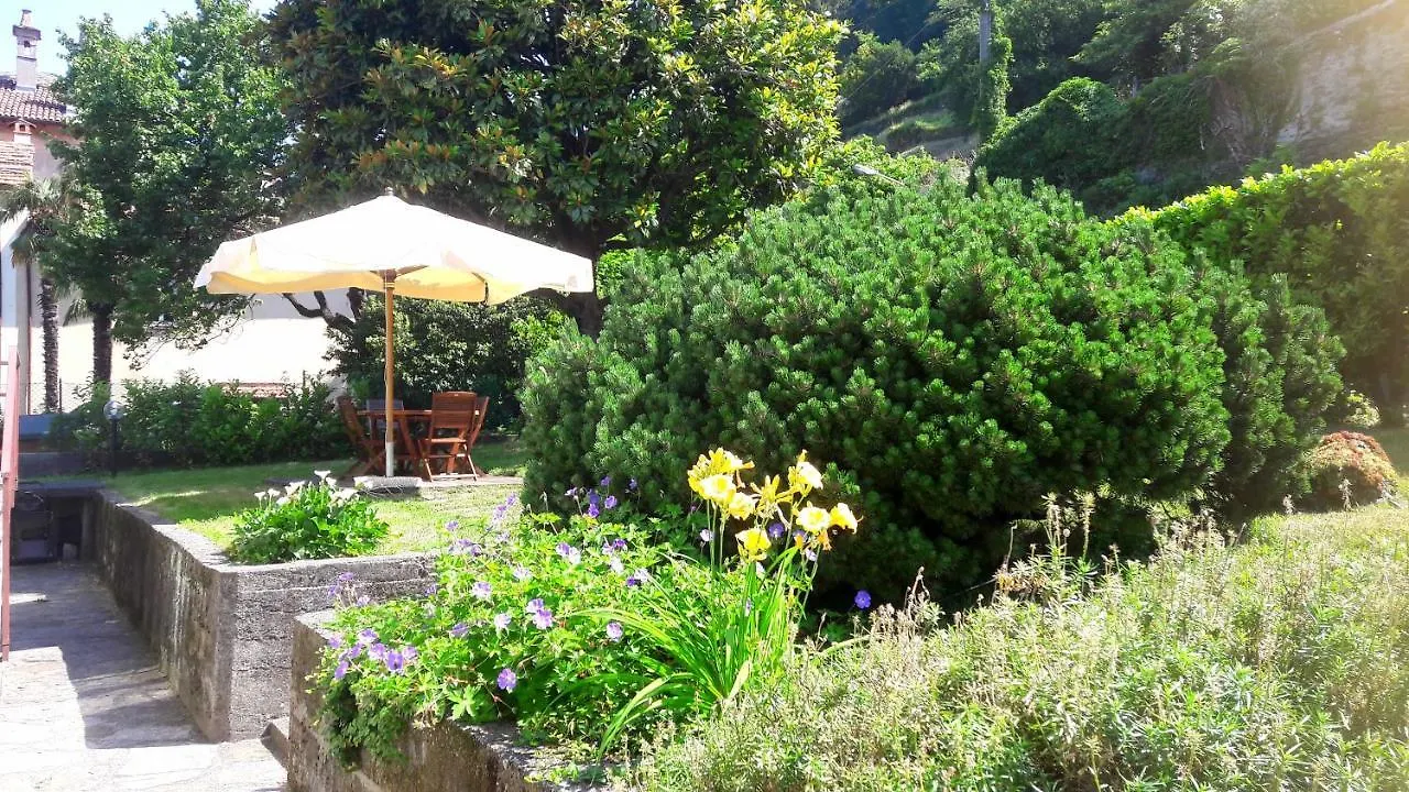Villa Giardino Dervio 0*,